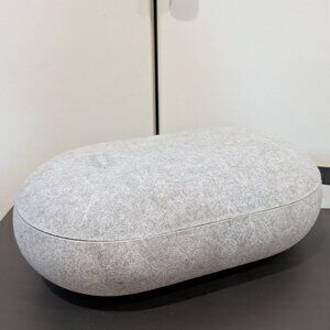 Oculus Quest 2 headset carrying travel case